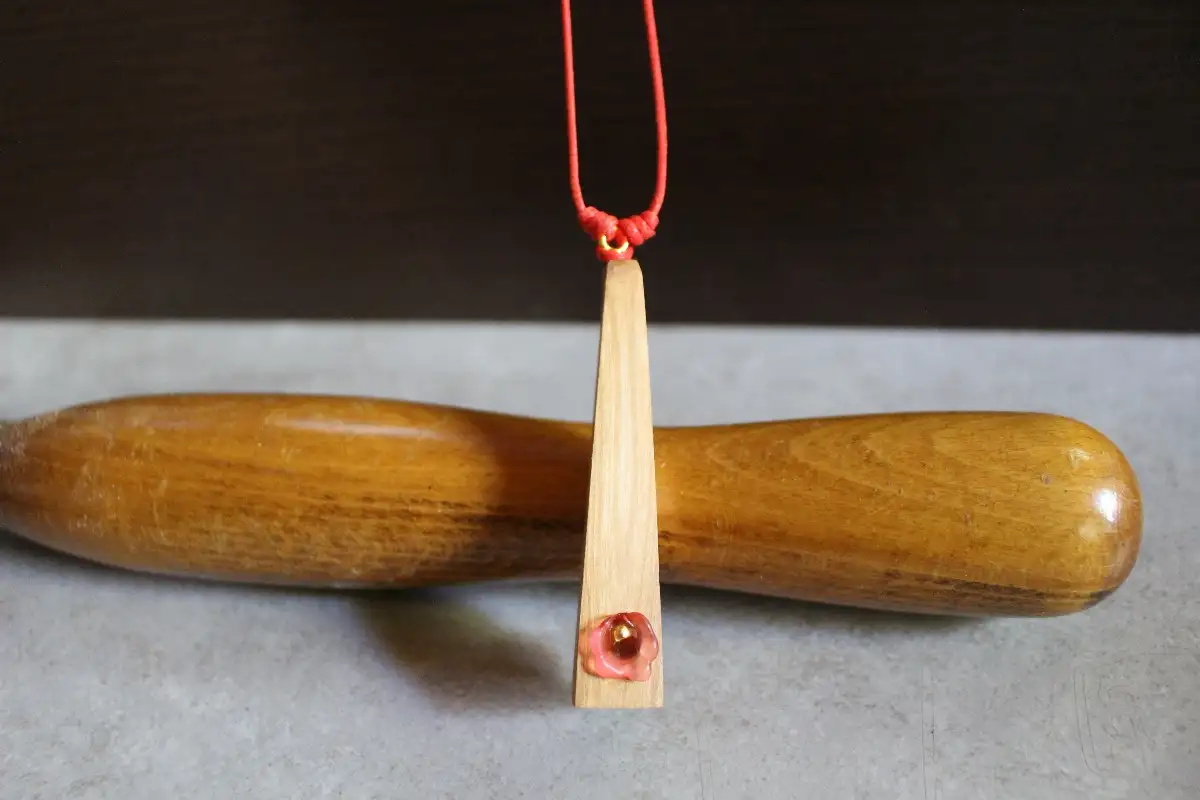 Pendentif fleuri